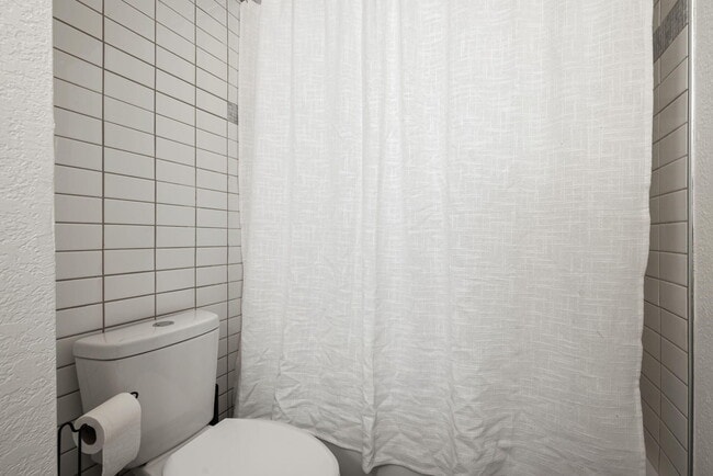 Building Photo - 2812 N Auburn Ct