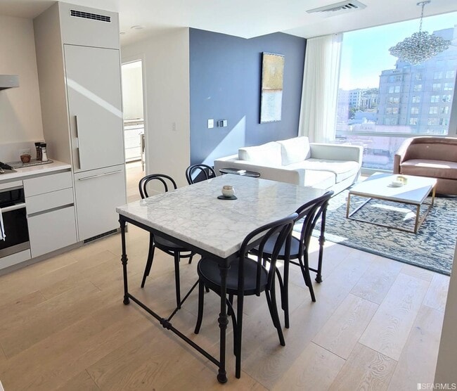 Building Photo - 1545 Pine St