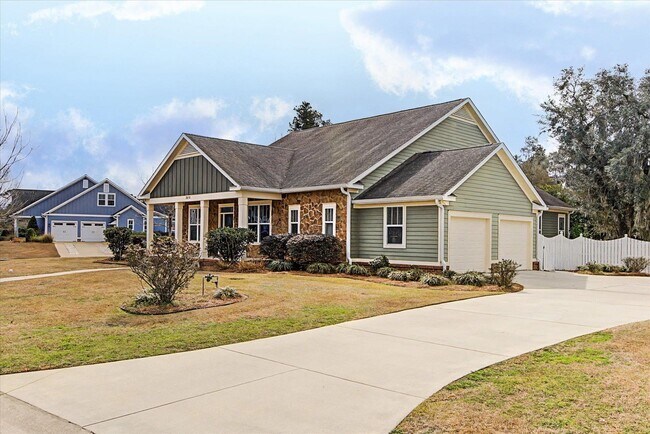 Building Photo - 3078 Dickinson Dr