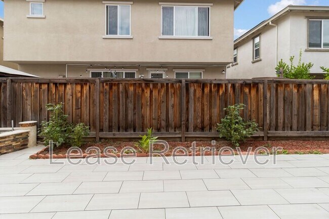 Building Photo - 2631 Clarita Dr