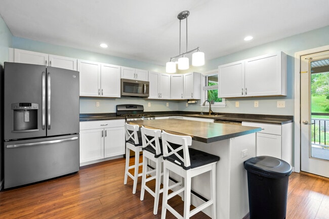 Building Photo - 2490 Coulterville Rd