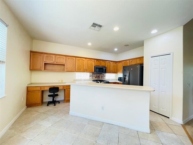 Building Photo - 935 Lascala Dr