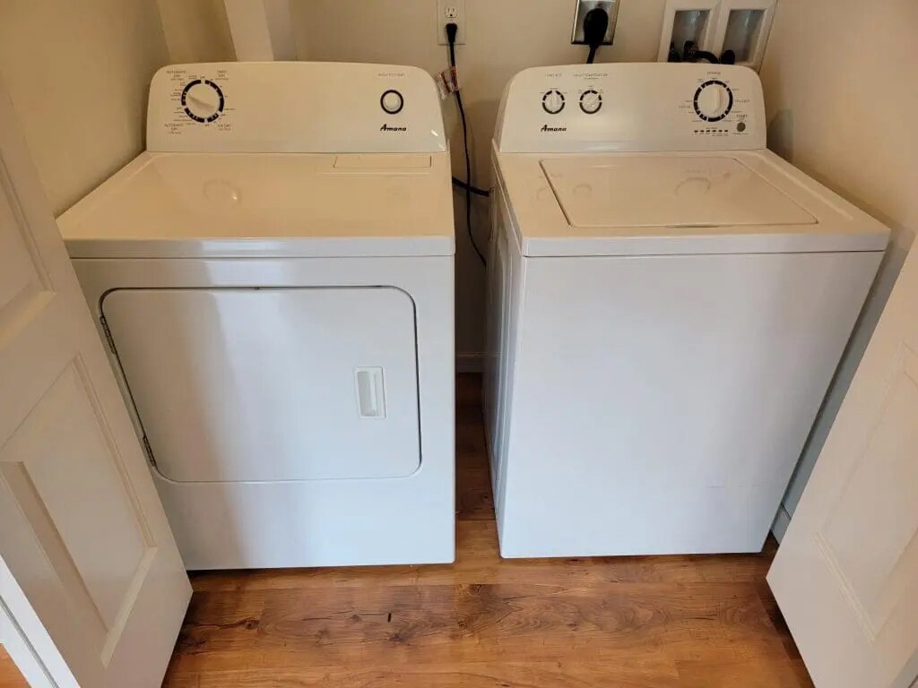 Building Photo - 639 Winding Ln