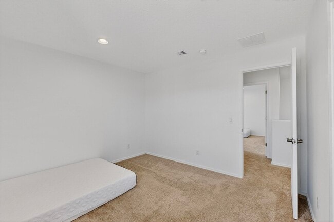 Building Photo - 108 Hue St