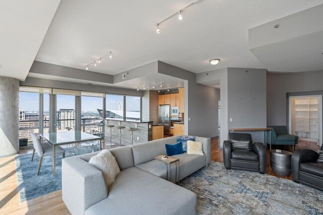 Building Photo - 929 Portland Ave