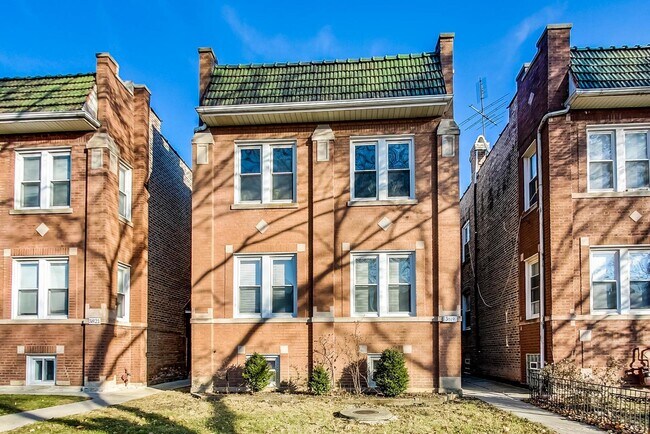 Primary Photo - 3819 N Sawyer Ave