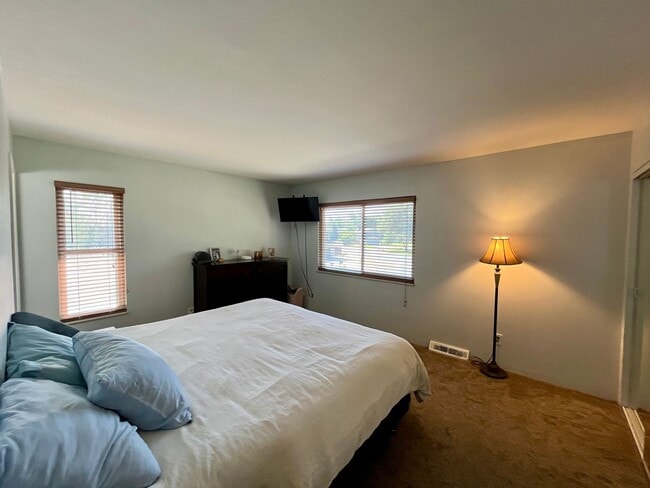 Building Photo - Beautiful 4 bed 2.5 bath in Hampden neighborhood!