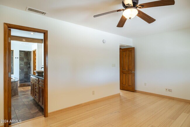 Building Photo - 8643 E Sandalwood Dr