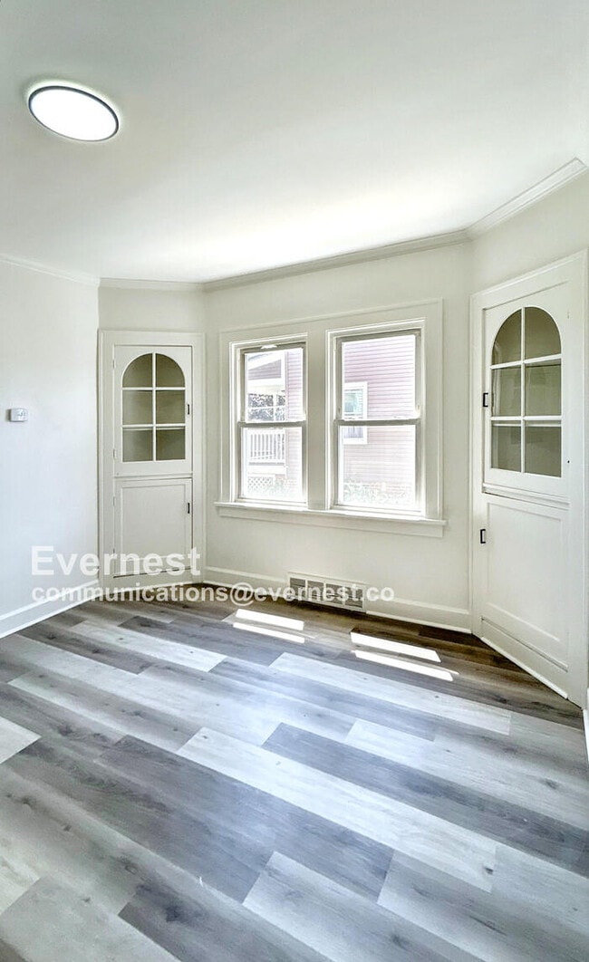 Building Photo - Spacious 4-Bedroom Home with Great Space /...