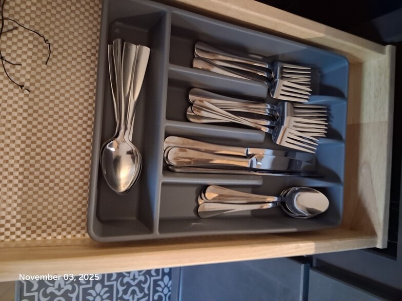 silverware - 517 18th St