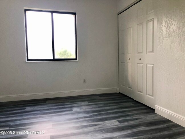 Building Photo - 2100 Forest Knoll Dr NE