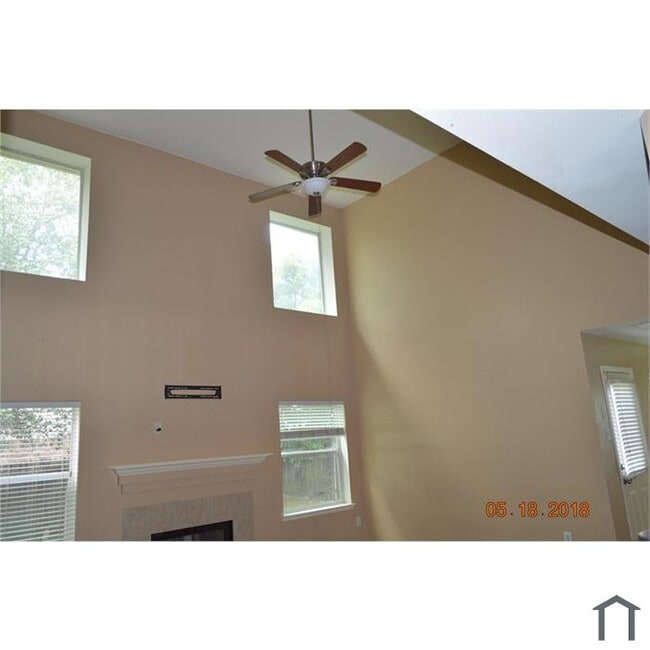 Building Photo - 815 Hillock Bluff Cir