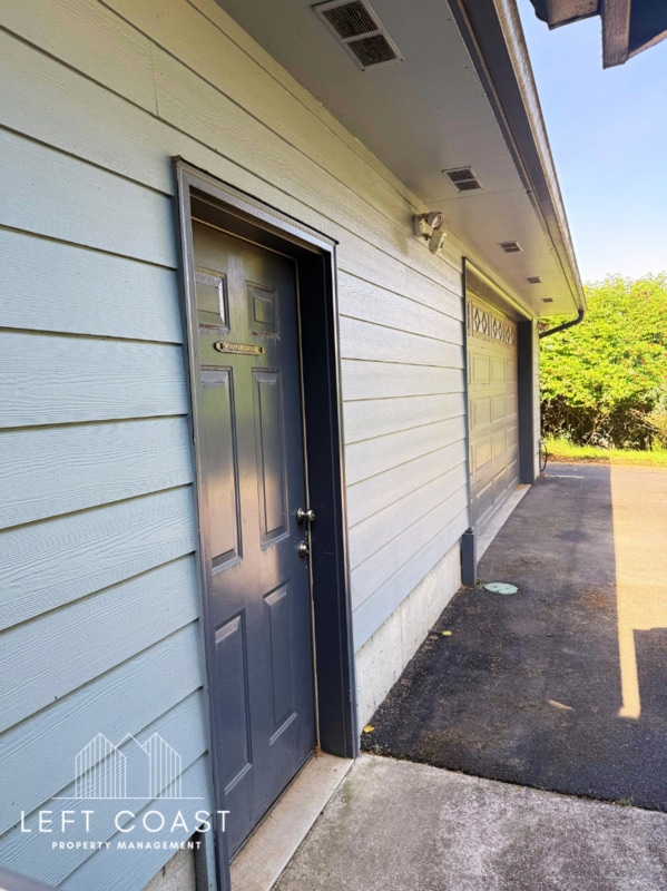 Building Photo - 6215 NE Oar Dr