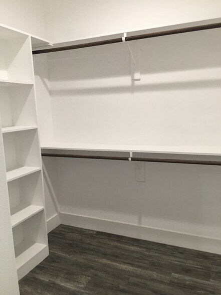 Building Photo - 709 W Woodard St