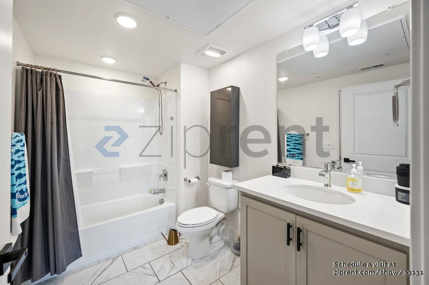 Building Photo - 369 Arc Ct