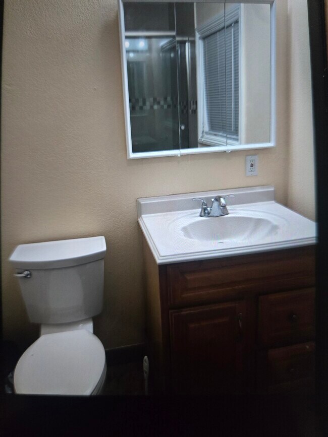 Building Photo - 1645 W Wisteria Pl