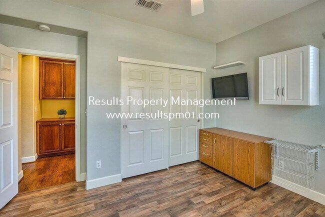 Building Photo - Spacious and upgraded 4 Bed 3 Bath Roseville Home