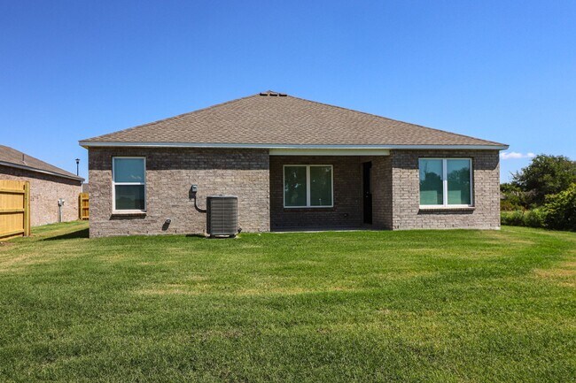 Building Photo - 3202 S 15th Pl