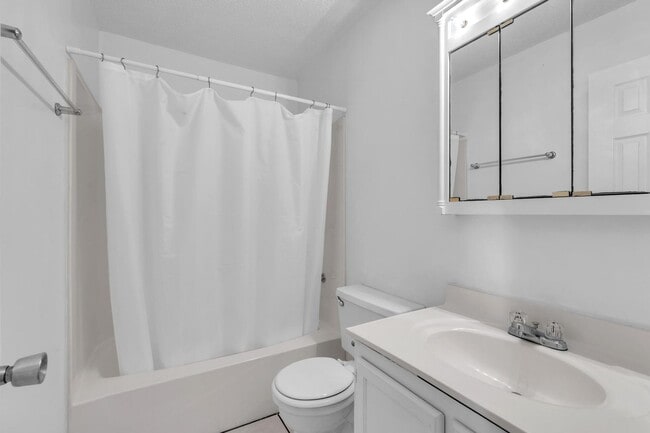 Building Photo - Charming 2 Bedroom Florida Cottage in Convenient Location!!