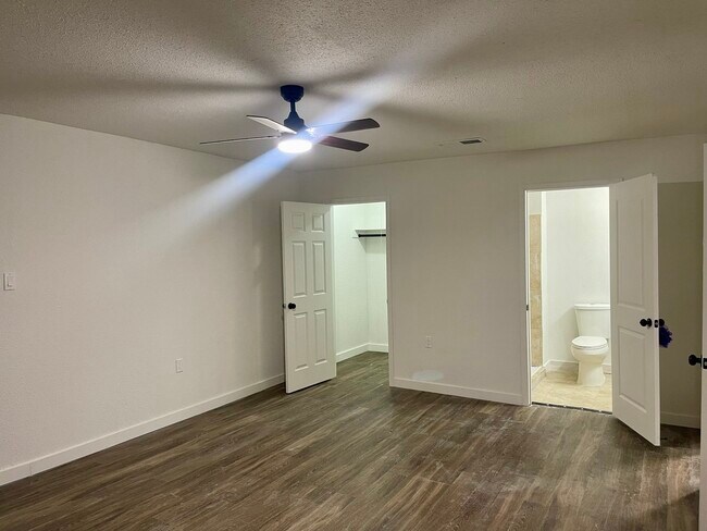 Building Photo - 5819 Flax Bourton St