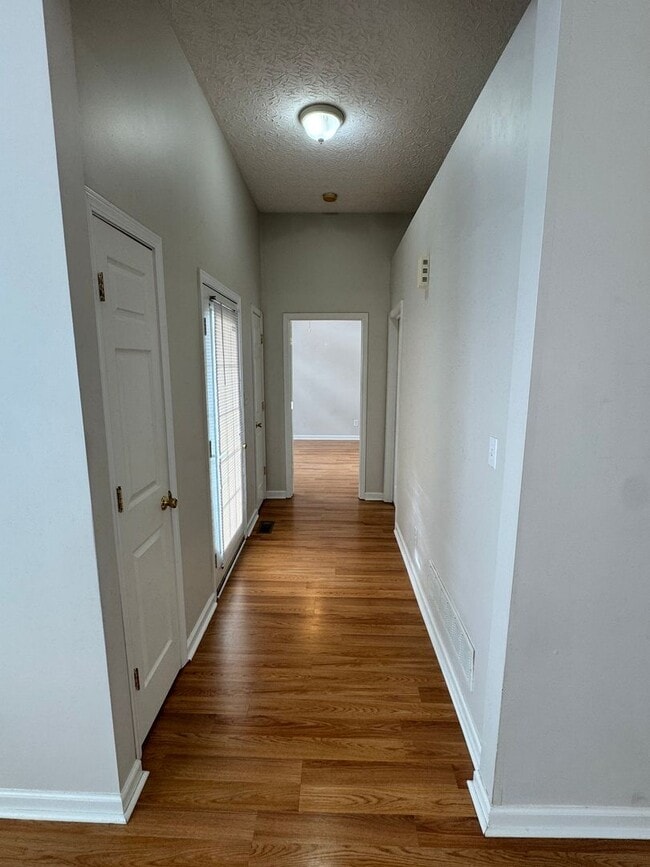 Building Photo - Comfortable 2-Bed, 2-Bath Home