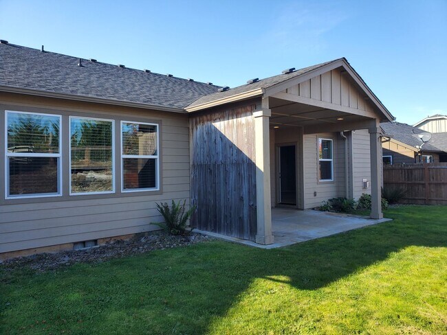 Building Photo - Pet Friendly Craftsman Style Home in Desirable West Salem Neighborhood