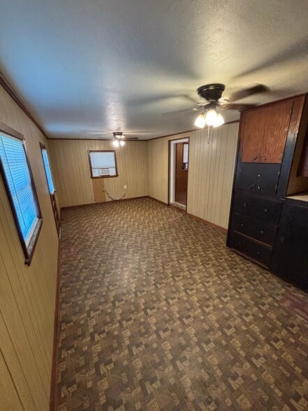 Building Photo - 17415 Sidney rd