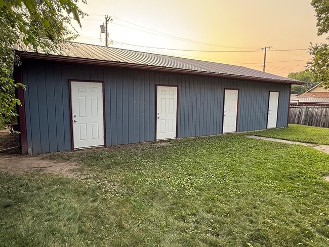 Building Photo - 619 Rose St