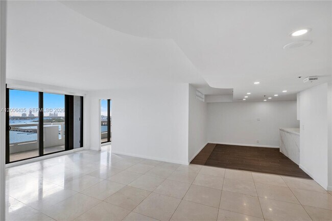 Building Photo - 1717 N Bayshore Dr