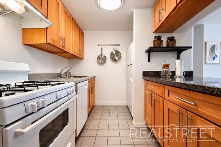 Building Photo - Designer Loft | 2 Bed / 2 Bath | ~1,000 SF | 12’ Wood Ceilings | Prime Prospect Heights