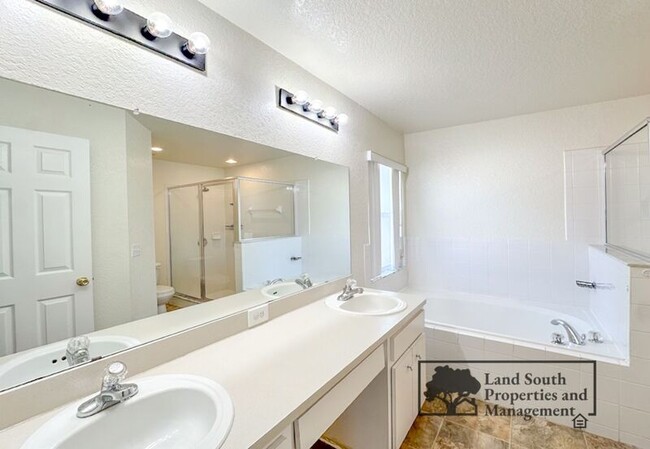 Building Photo - 5557 Beverly Rise Blvd