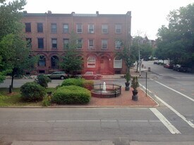 Building Photo - 2037 Park Ave