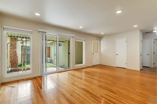 Building Photo - Great Updated Sunnyvale Home Near Tech Com...