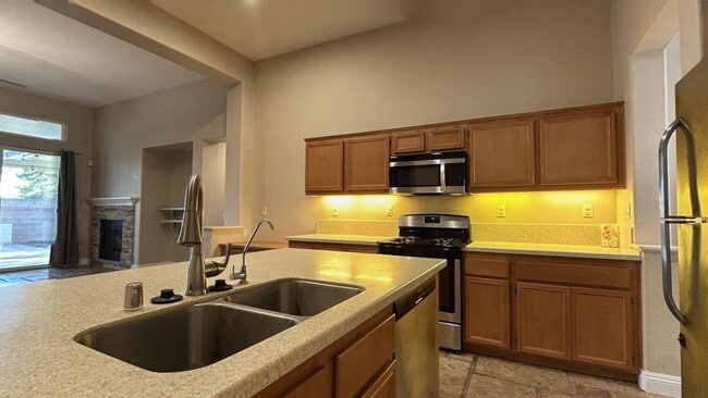 Building Photo - 1515 Shooting Star Dr