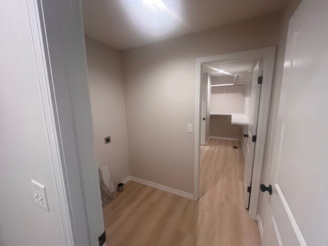 Building Photo - Beautiful, brand-new, 3-bedroom, 2-bath home in Nixa with a 3-car garage.