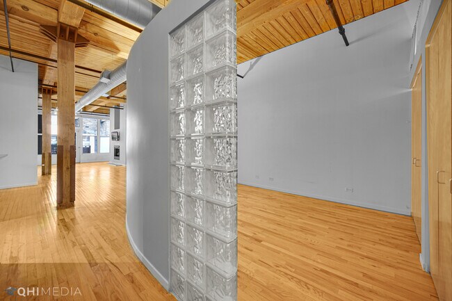 Building Photo - 1000 W Washington Blvd