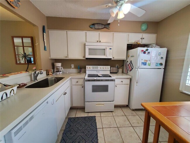 Building Photo - 1400 Arrowhead Cir W