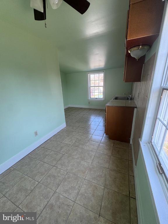 Building Photo - 332 E Broadway