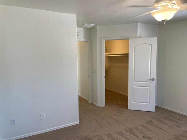 Building Photo - 6831 S 33rd Dr
