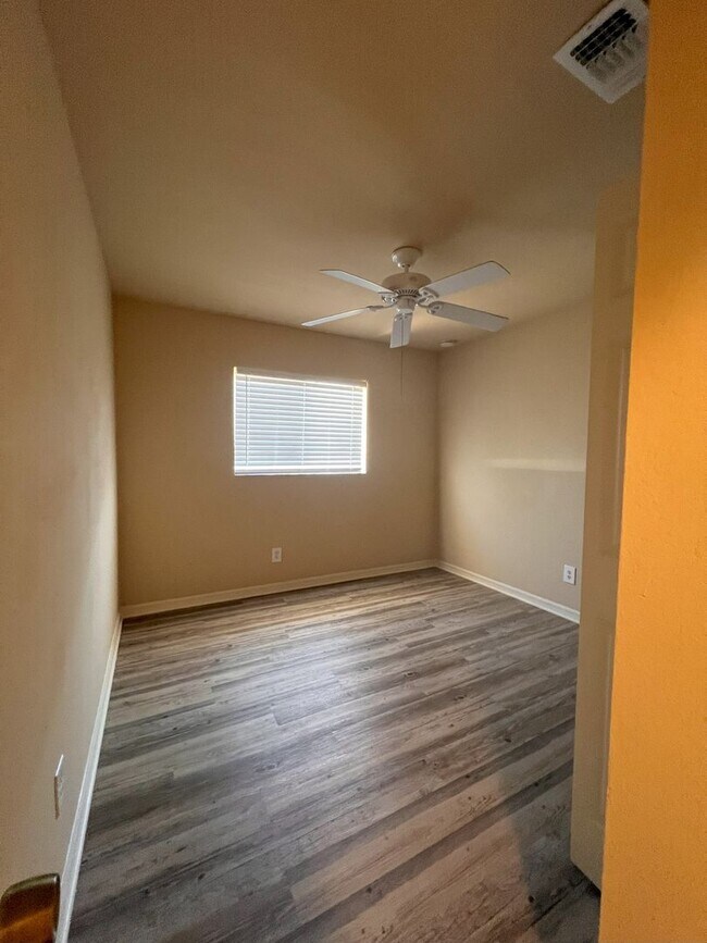 Building Photo - Lovely Home In SW Cape Coral