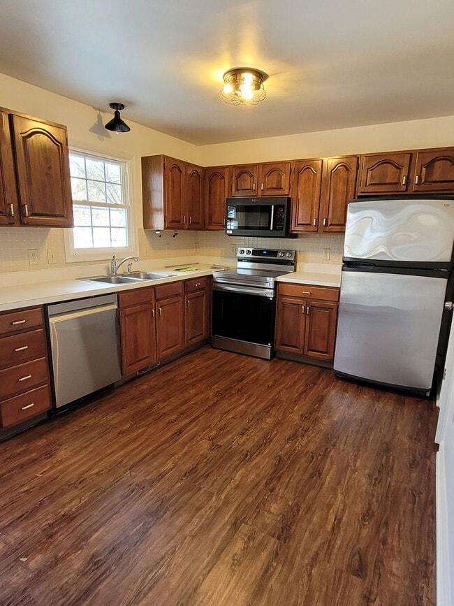 Building Photo - Ephrata Townhome 3 bed 1.5 bath