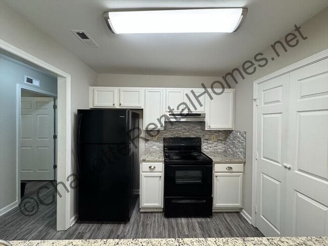 Building Photo - Spacious 4 bedroom home in Concord that's ...