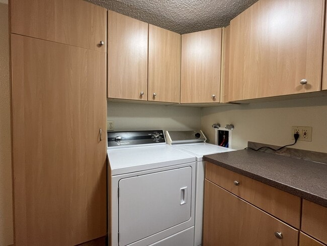 Building Photo - Bright 2-Bedroom Home with Open Living Are...