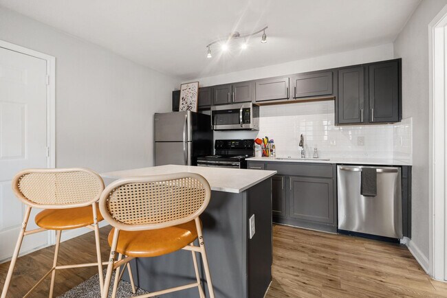 Building Photo - 8054 Exchange Dr