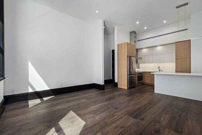Building Photo - Historic Charm with Live-Work Flexibility in Downtown Honolulu