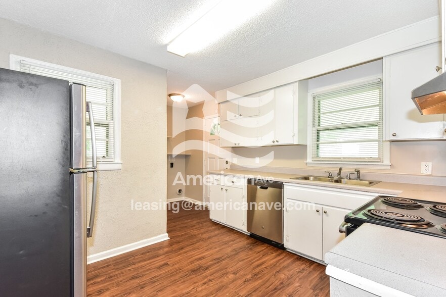 Building Photo - 14 Hillside Cir