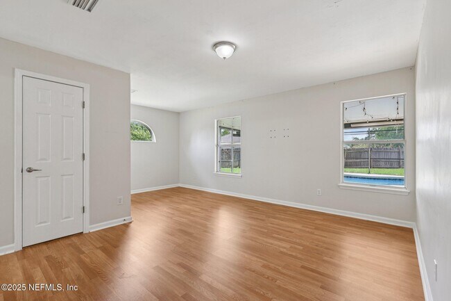 Building Photo - 2688 Glenhaven Dr