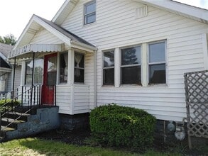 Building Photo - 621 E 31st St