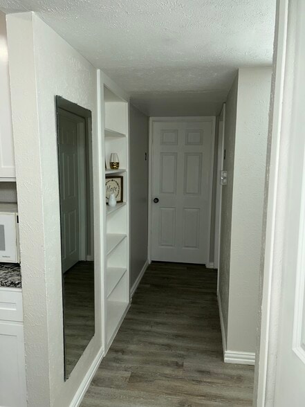 Building Photo - 7407 Cloverglen Dr