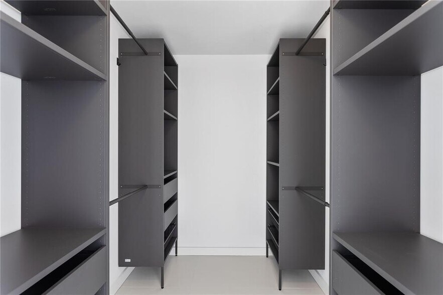 Building Photo - 501 NE 31st St